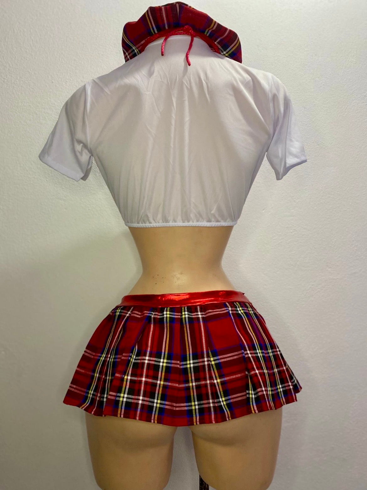 Disfraz "Colegiala Boina" – Estilo Escocés y Top Anudado
