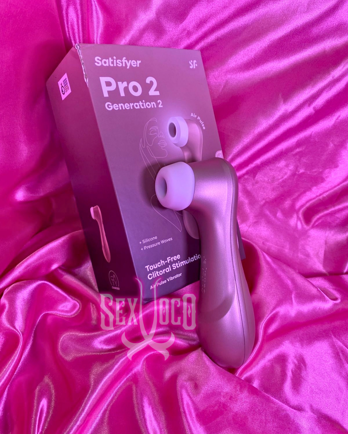 Satisfyer Pro 2 Generation 2 color oro rosa junto a su caja sobre fondo de satén rosa vibrante Sex Shop Xoco.