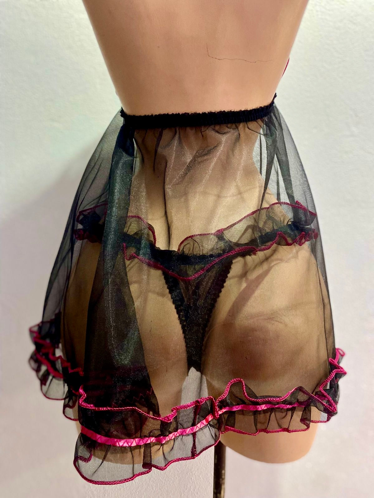 Baby Doll "Listón" – Tul Vibrante y Acabado en Olanes