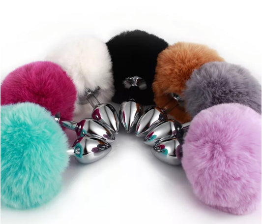 Anal Plug Metálico con Cola de Peluche – Suavidad y Placer Visual 🐾✨