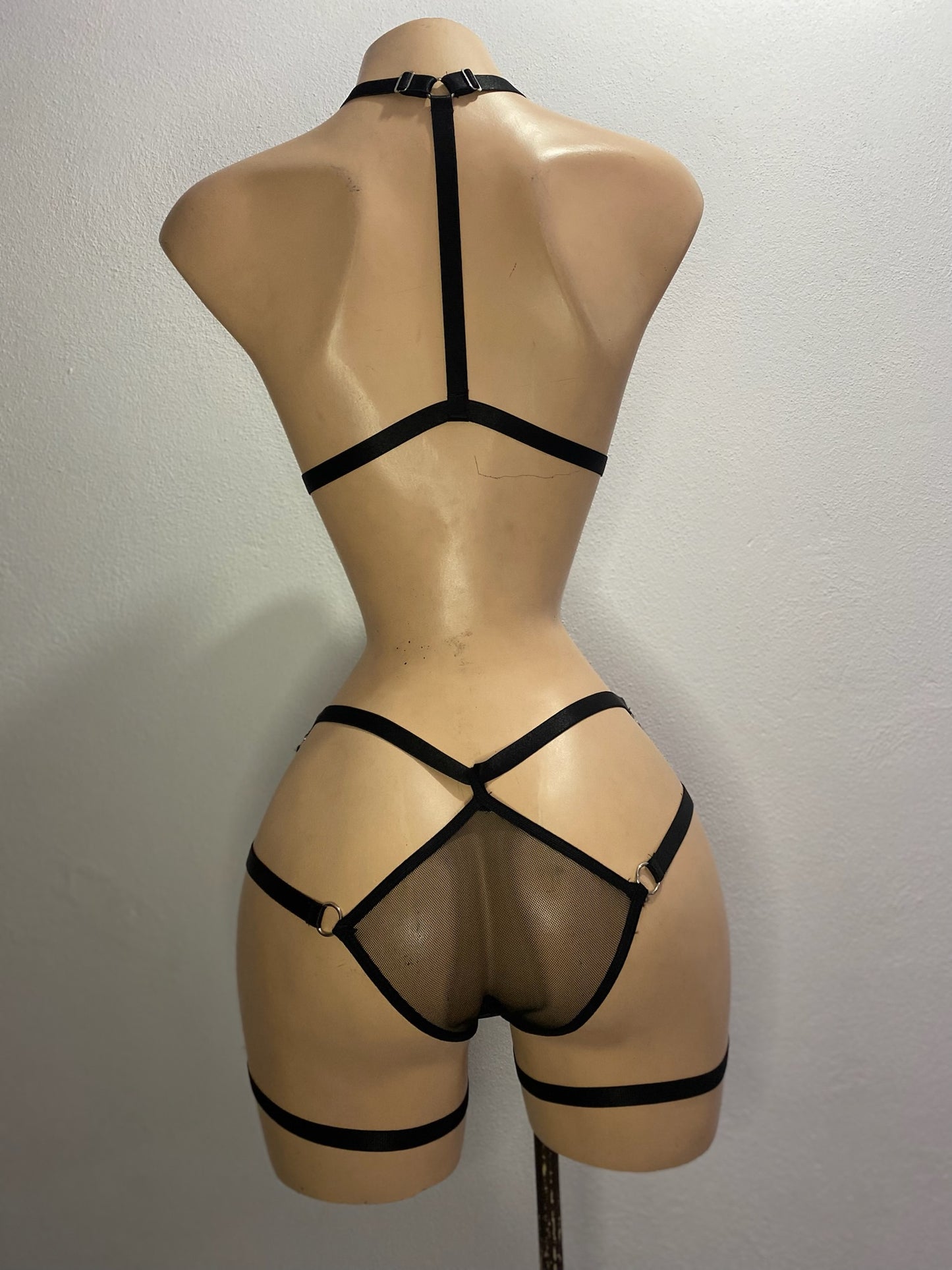 Conjunto "Sirena" – Encaje Floral y Diseño de Tiras (Strappy) 🧜‍♀️❤️✨