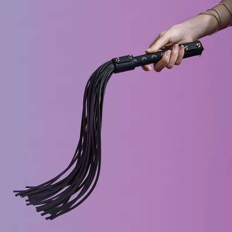 Flogger de Cuero Sintético – Juego de Impacto y Sensaciones (G y CH) 🖤⛓️